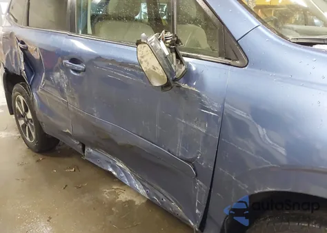 2018 Subaru Forester 2.5I Premium из США, поврежденный, VIN JF2SJAGC2JH509071